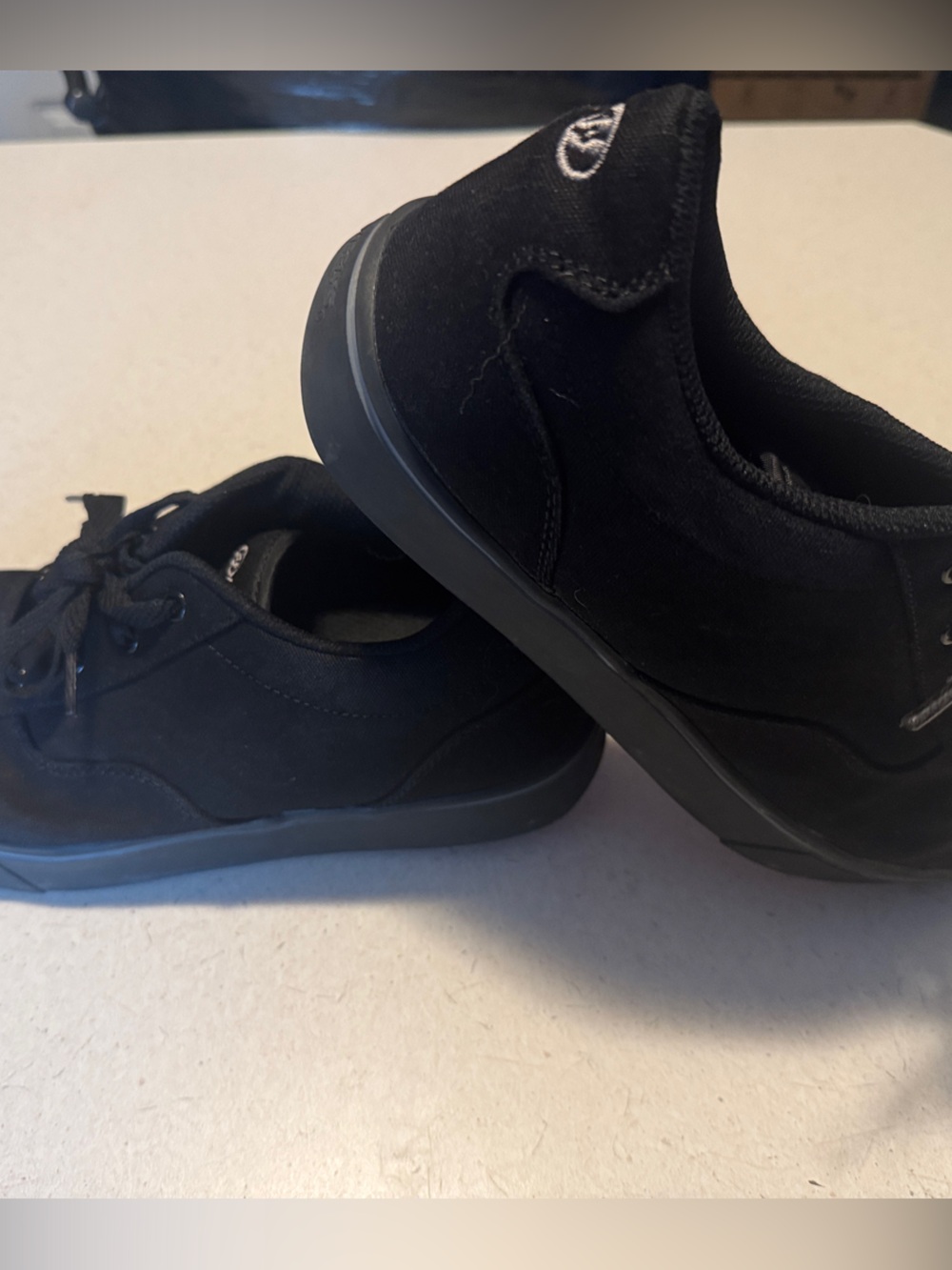 Heelys Black Low-Top Skate Sneakers